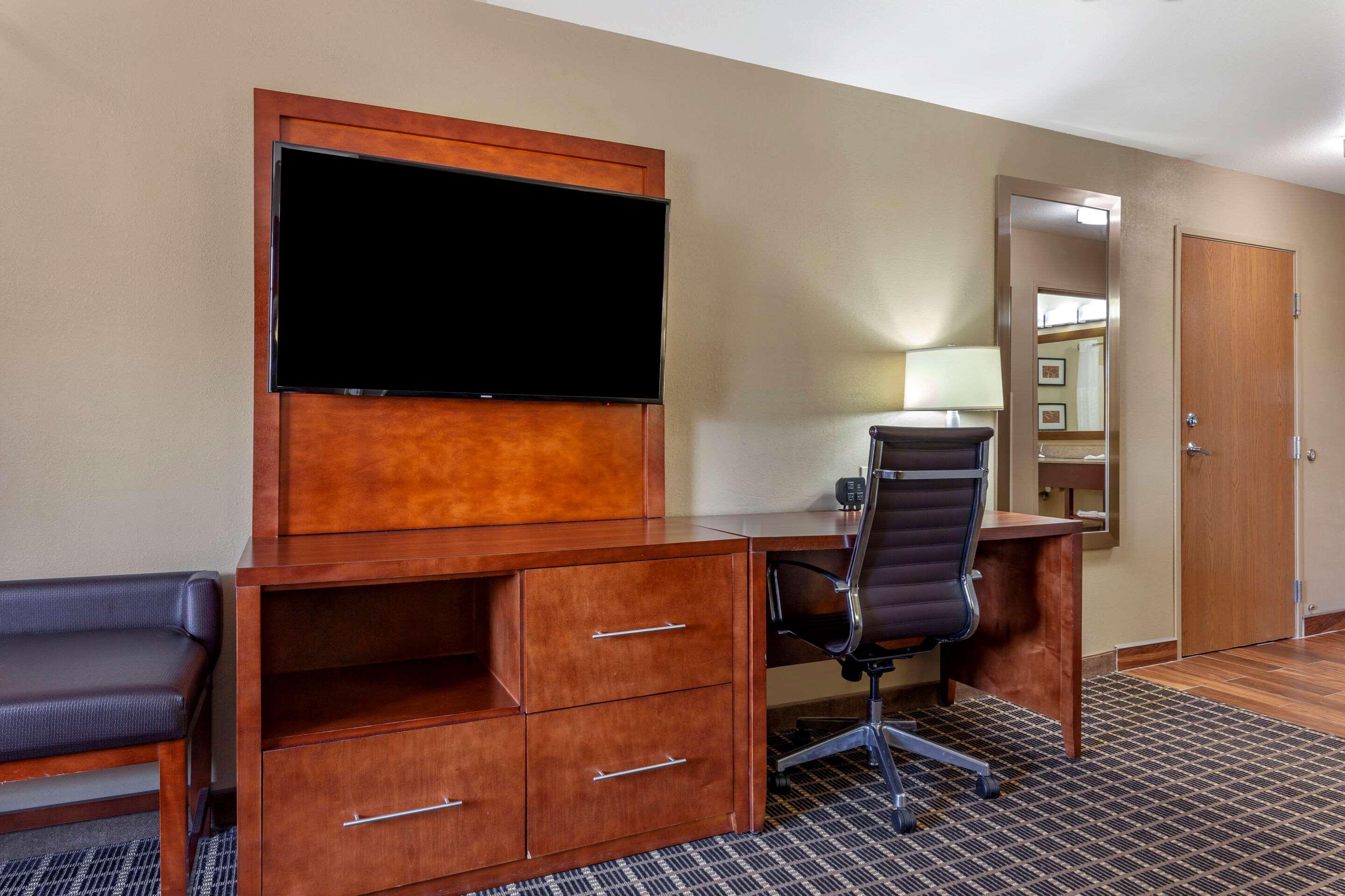 Comfort - Geneva Area Hotel