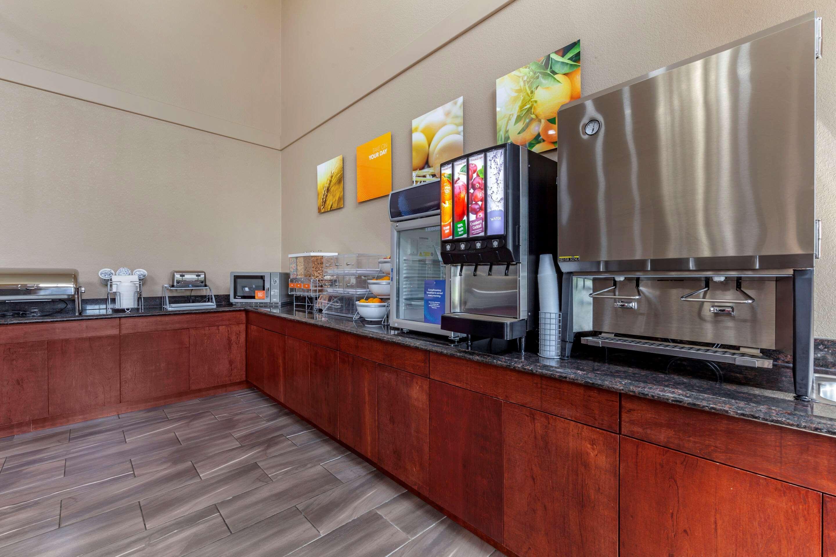 Comfort - Geneva Area Hotel Delavan